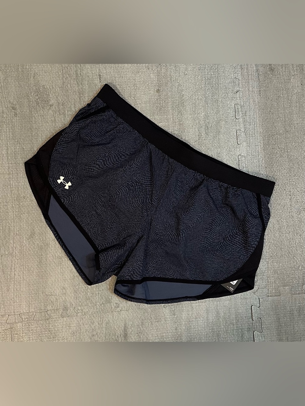 Under Armour Fly by 2.0 Women's Black/Gray Lightweight Training Shorts NWT